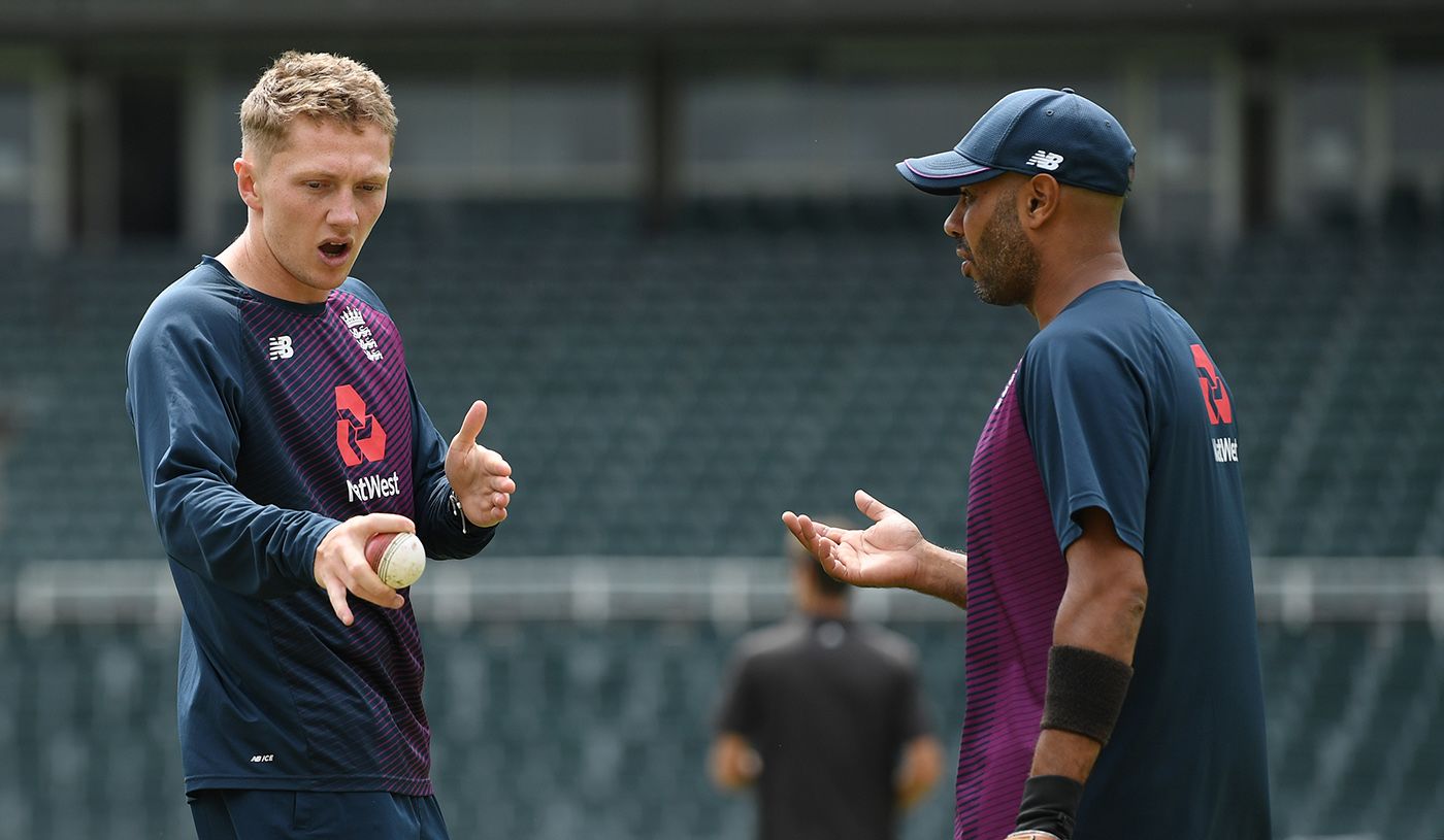 Dom Bess chats to spin consultant Jeetan Patel