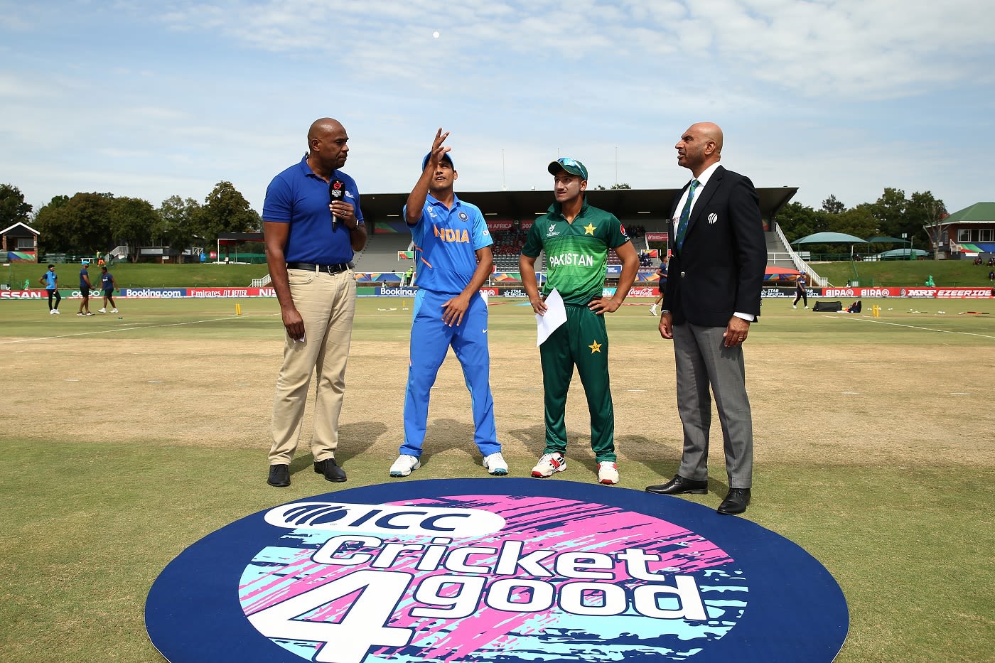 Priyam Garg tosses the coin as Rohail Nazir looks on