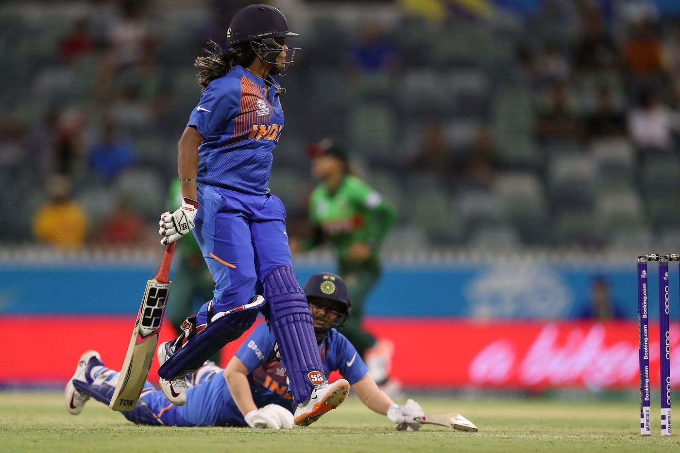 Deepti Sharma and Veda Krishnamurthy scramble for the same end after a mix-up