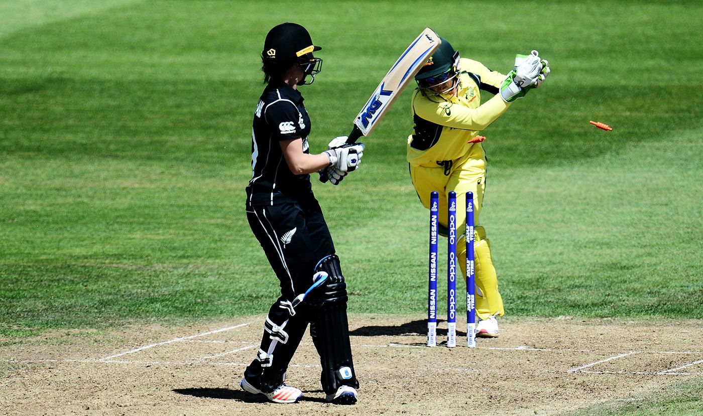 Alyssa Healy stumps Erin Bermingham