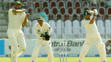 How many players have been stranded in the 190s by a declaration in a Test?