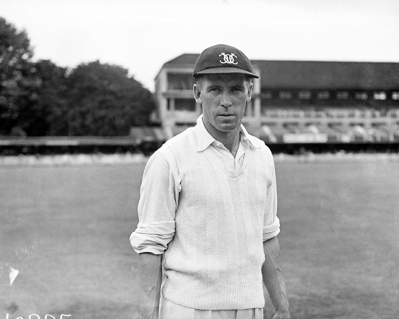 Martin Donnelly captaining Oxford against MCC