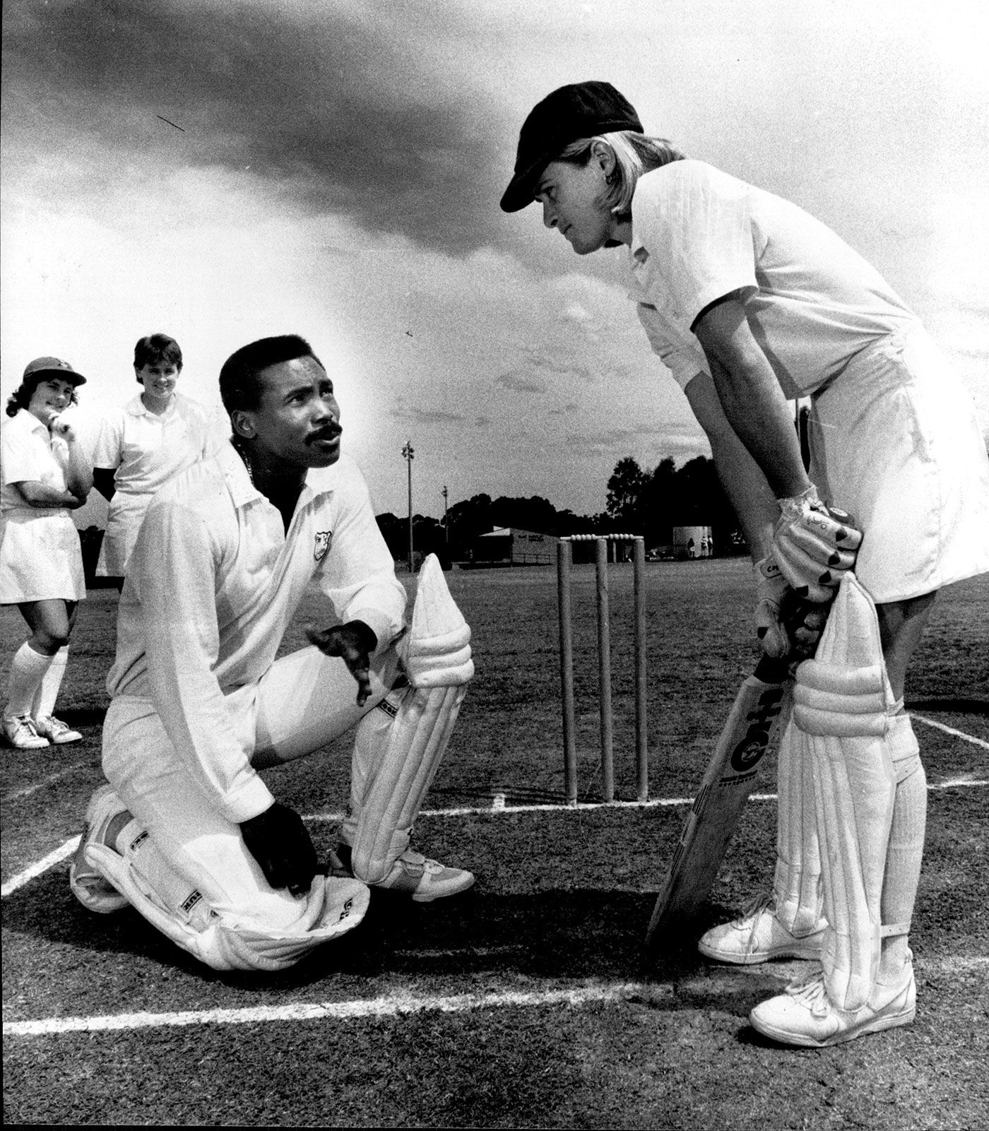Gordon Greenidge passes on batting tips to New South Wales women players