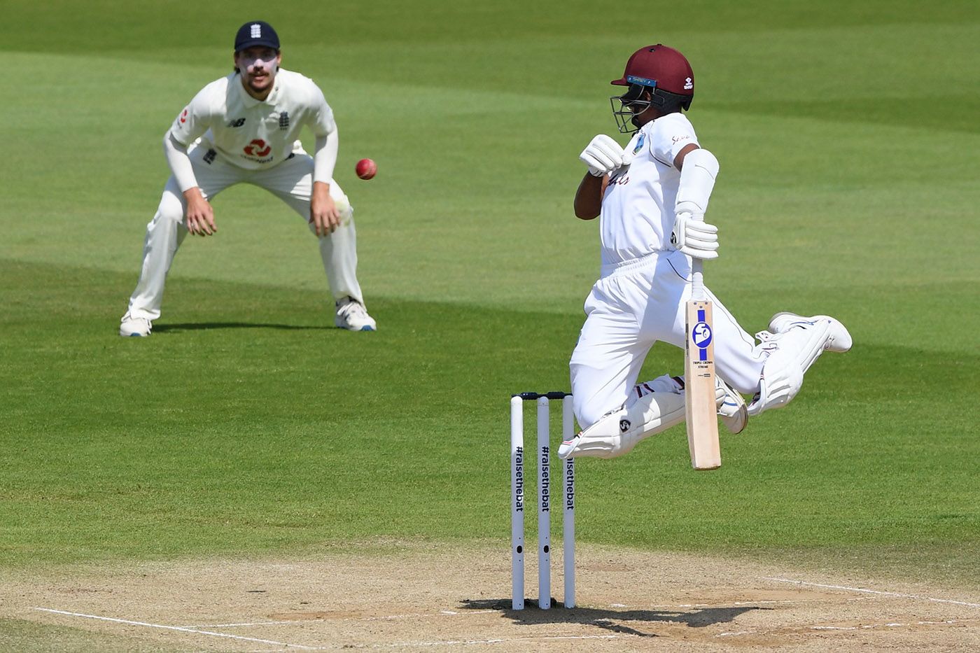 Shane Dowrich escapes a short ball from Jofra Archer