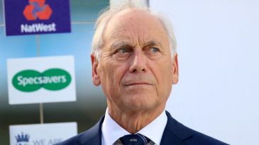 Rafiq urges sponsors to abandon Yorkshire if Graves returns