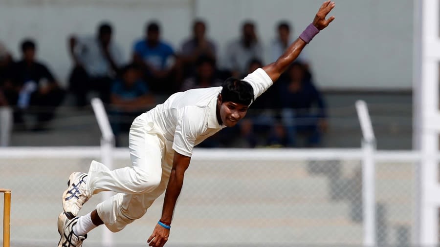 Former India and Bengal seamer Ashok Dinda retires