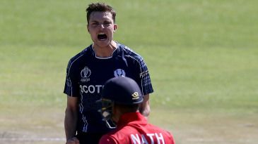 Stuart Whittingham: Gloucestershire seamer retires aged 26 due to back injury