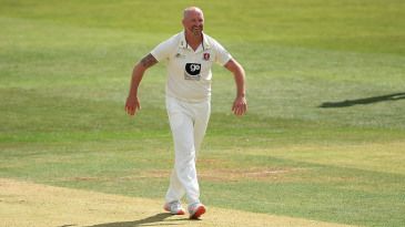 Evergreen Darren Stevens bags five to put Kent on top