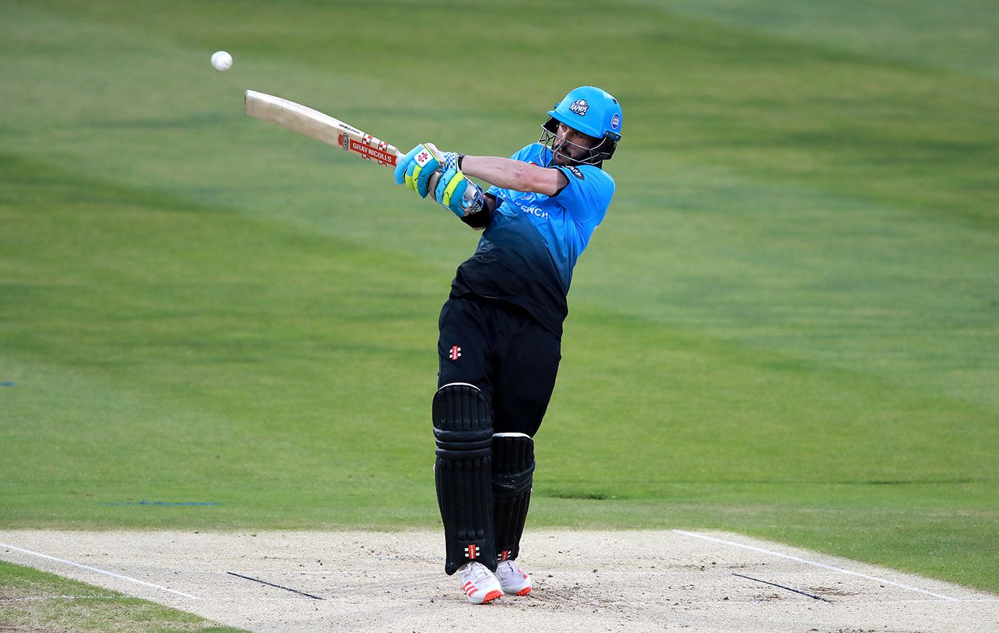 Hamish Rutherford pulls the ball to the boundary