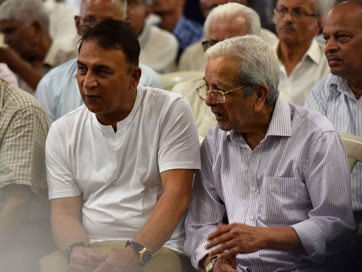 Sunil Gavaskar and Vasu Paranjpe at Madhav Apte's funeral