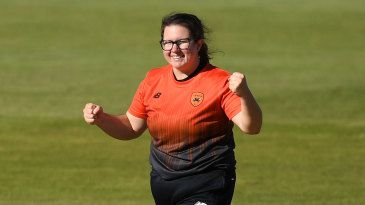Charlotte Taylor earns first professional contract with Southern Vipers