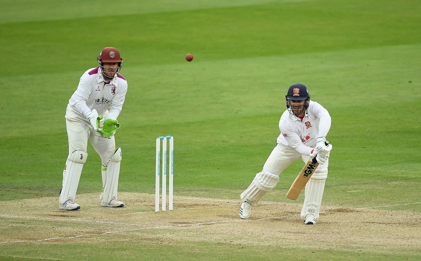 Ryan ten Doeschate lunges out to block another delivery