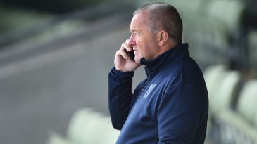Warwickshire close to signing Che Simmons, 17-year-old dubbed 'new Jofra Archer'