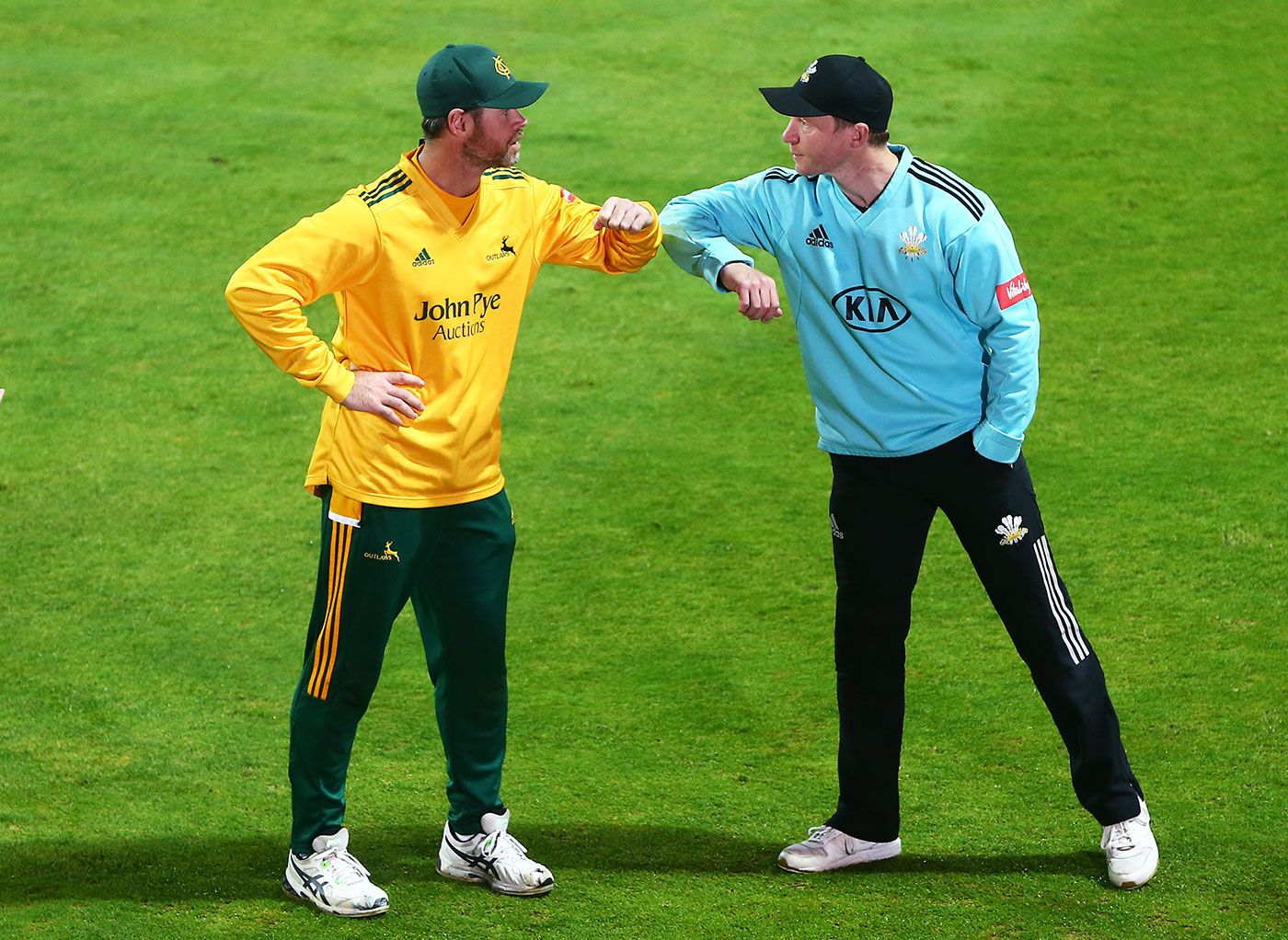 Gareth Batty and Dan Christian bump elbows before the Blast final