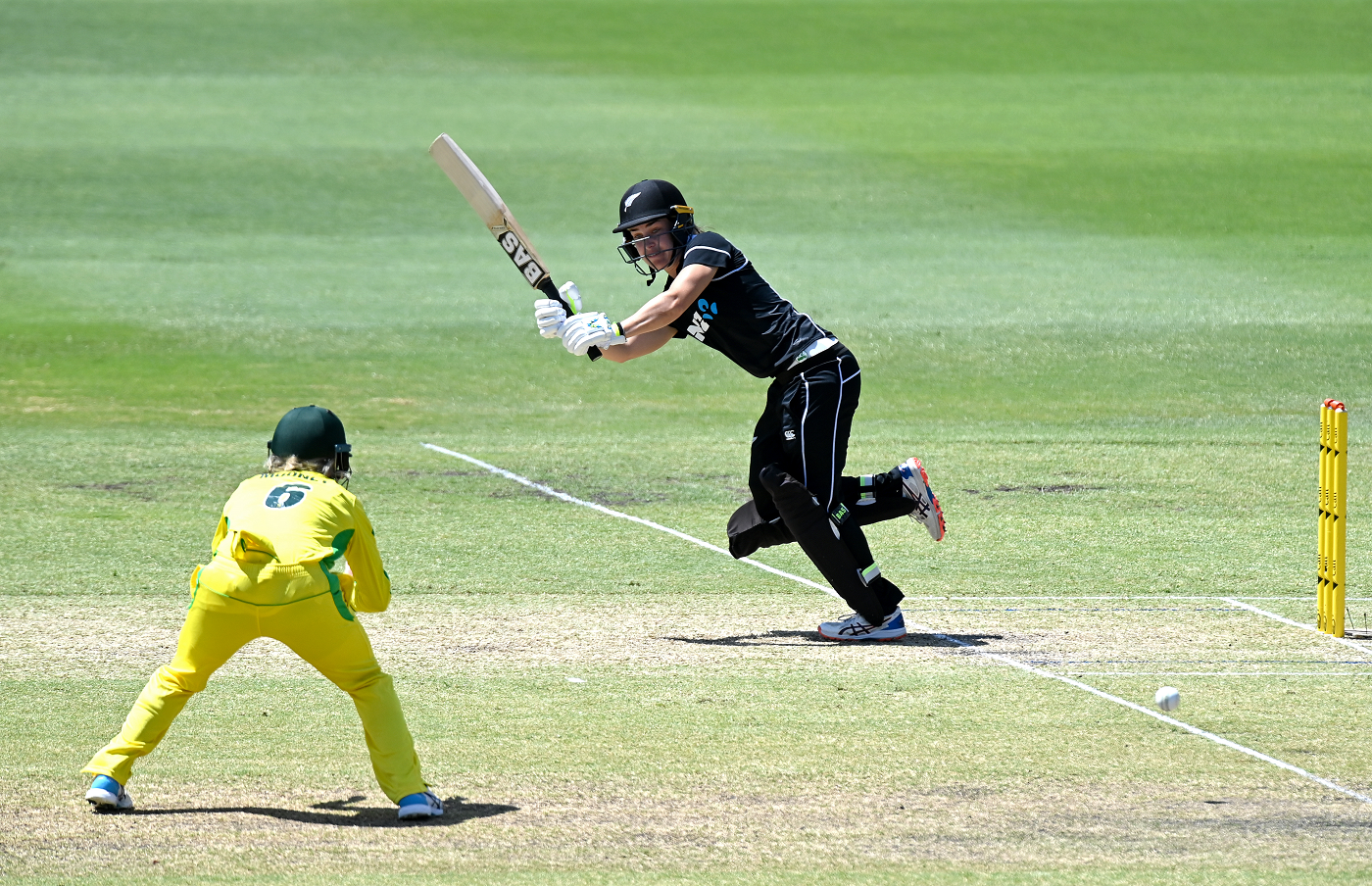 Natalie Dodd whips one past Beth Mooney