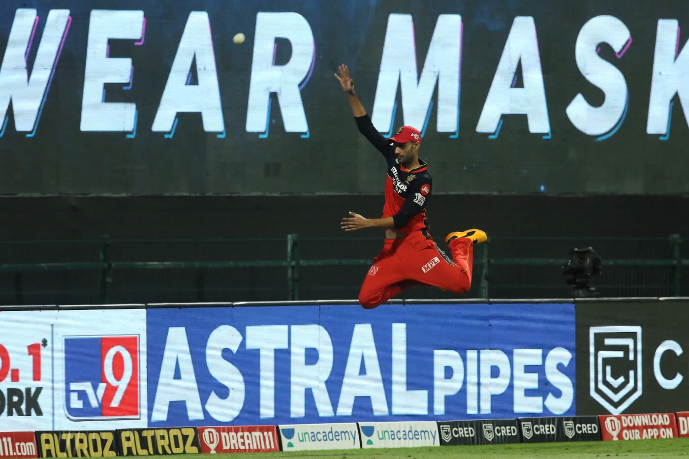 Gurkeerat Singh Mann goes flying in an attempt to stop a six