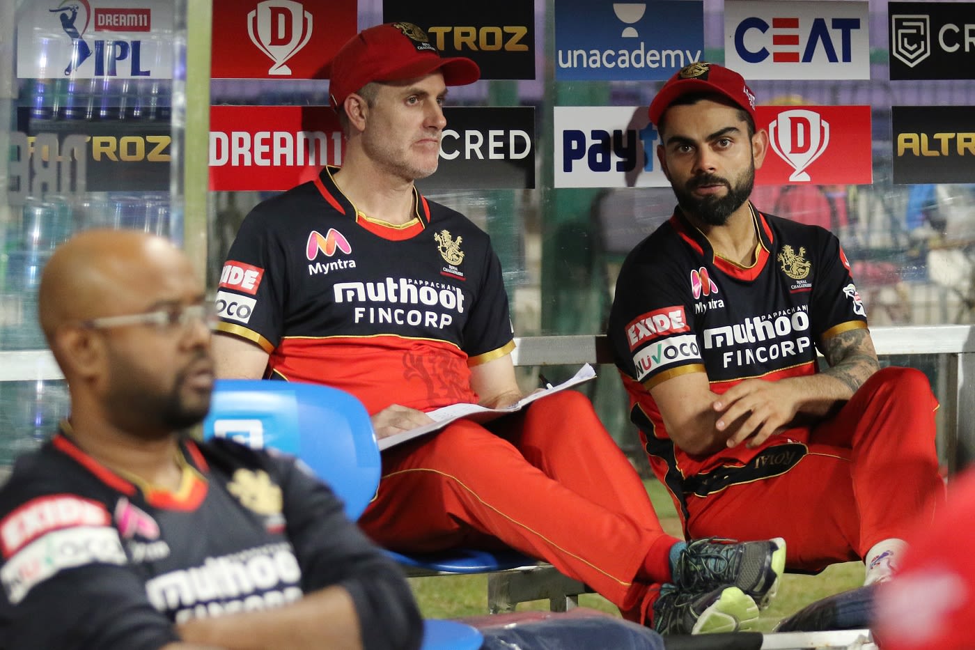 Virat Kohli has a chat with head coach Simon Katich