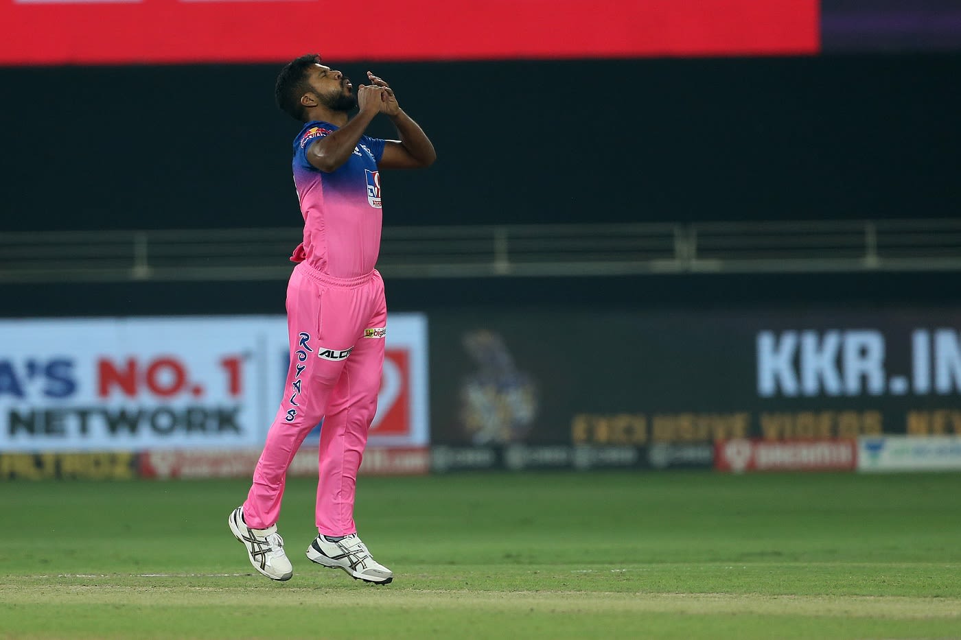 Varun Aaron has struggled to close out his overs this IPL