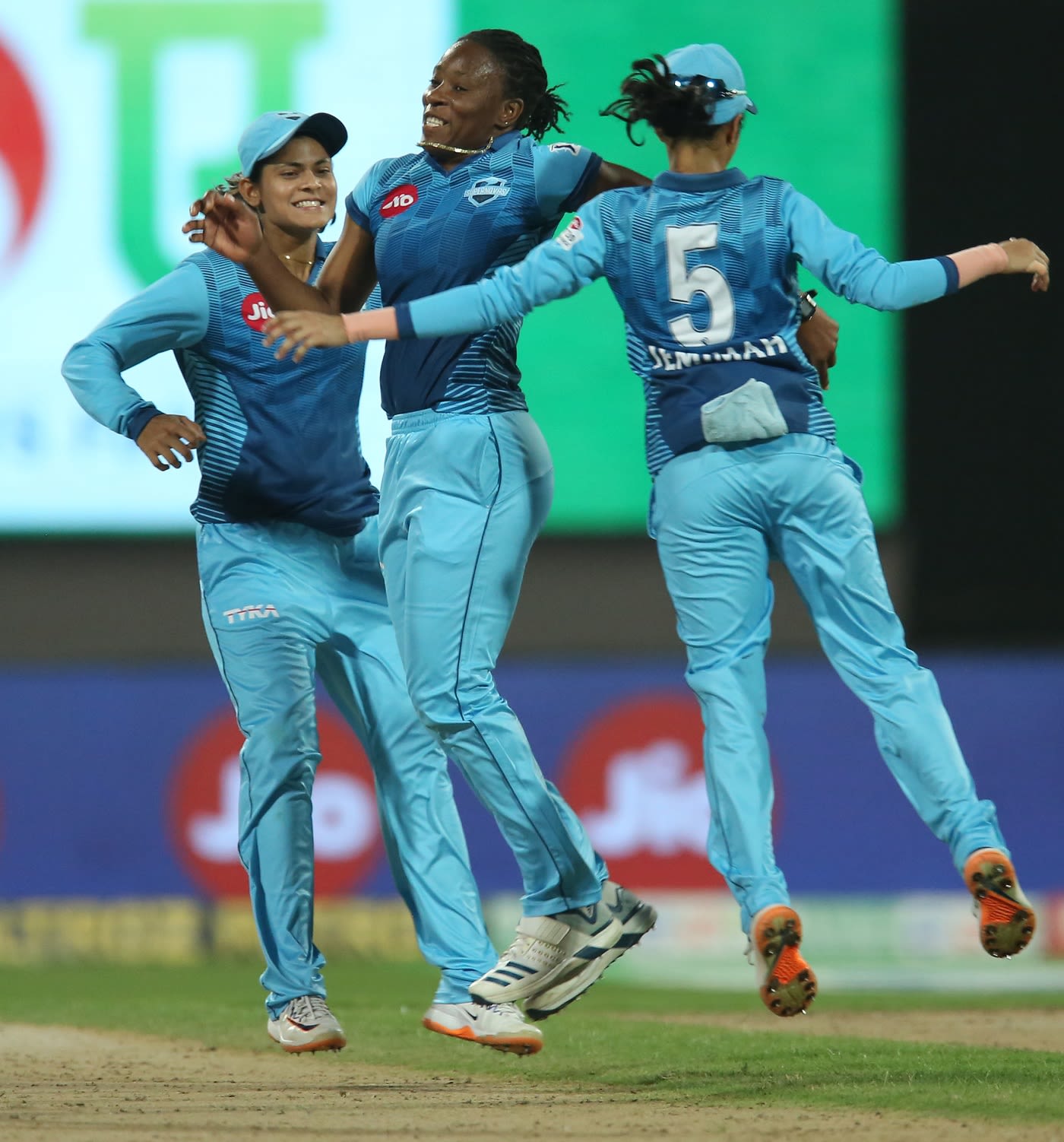 Shakera Selman broke through with two wickets in the seventh over