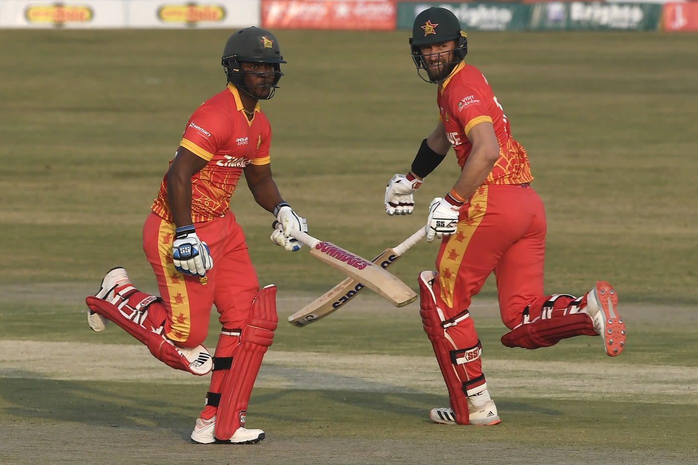 Chamu Chibhabha and Craig Ervine run between the wickets
