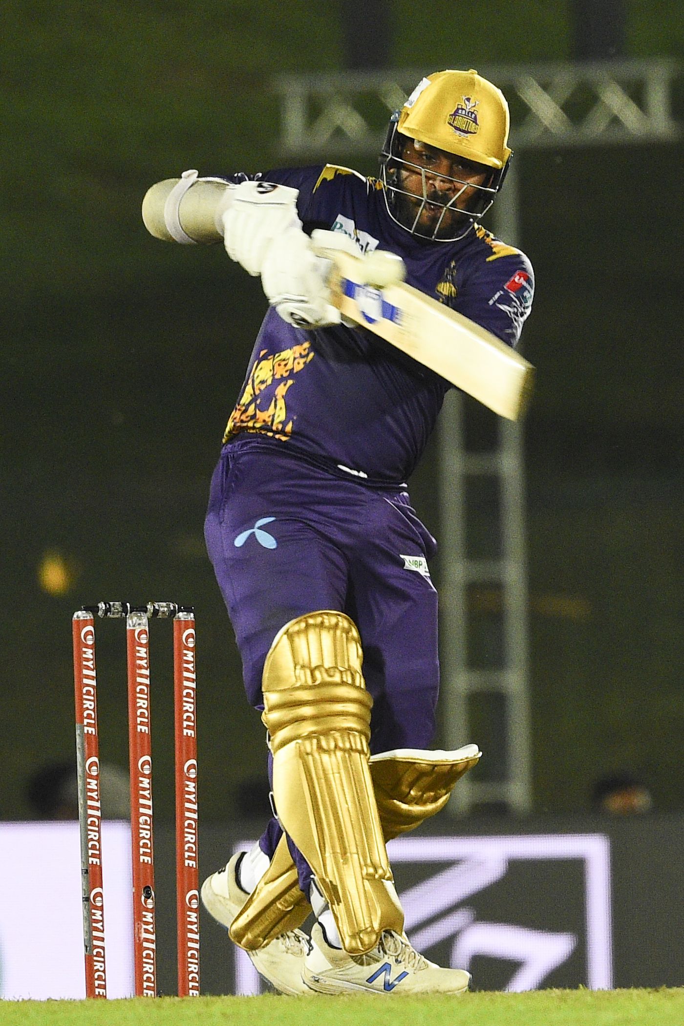 Shehan Jayasuriya goes for the pull
