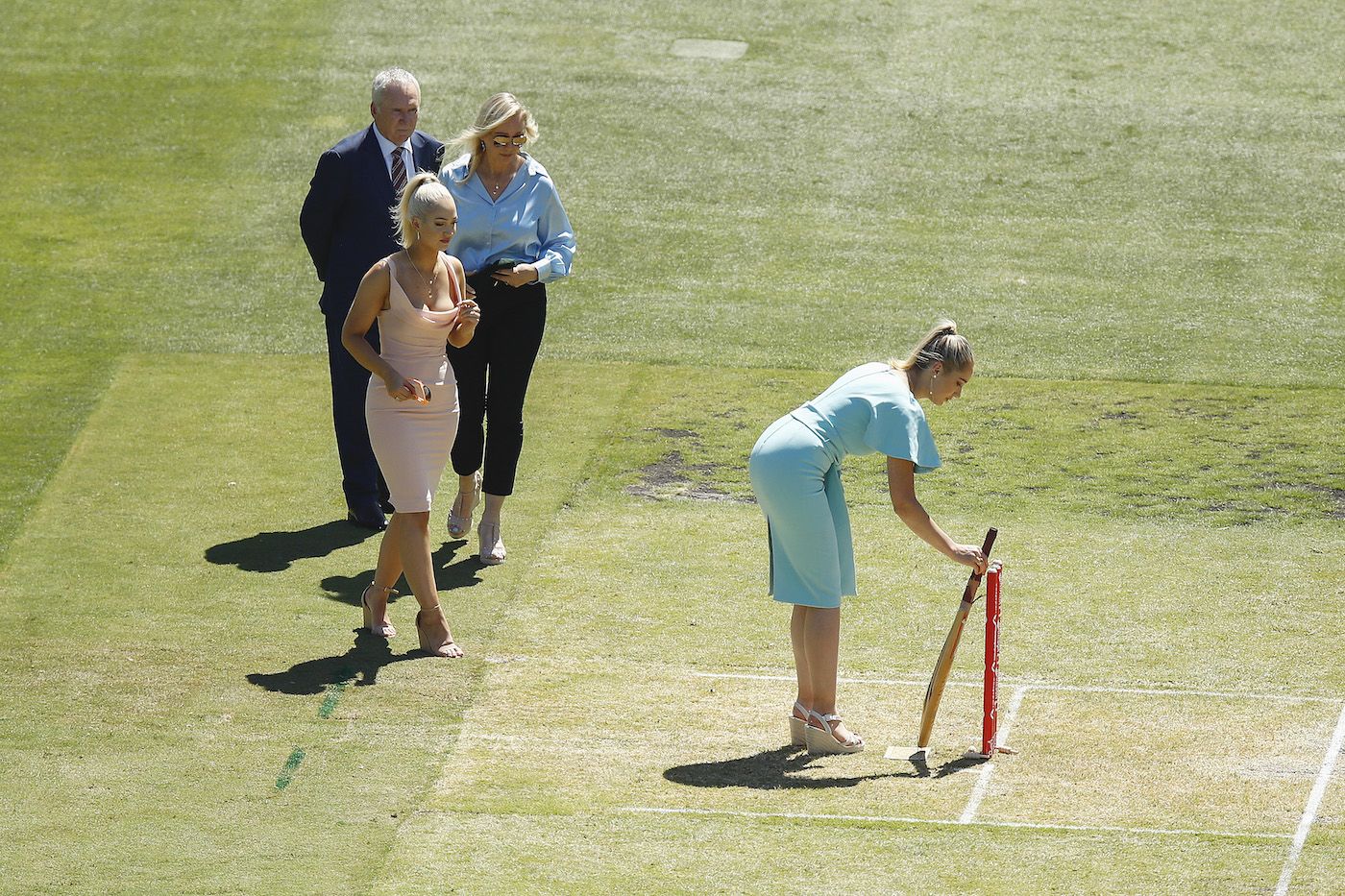 Dean Jones' daughter places his bat at the stumps during the tea break