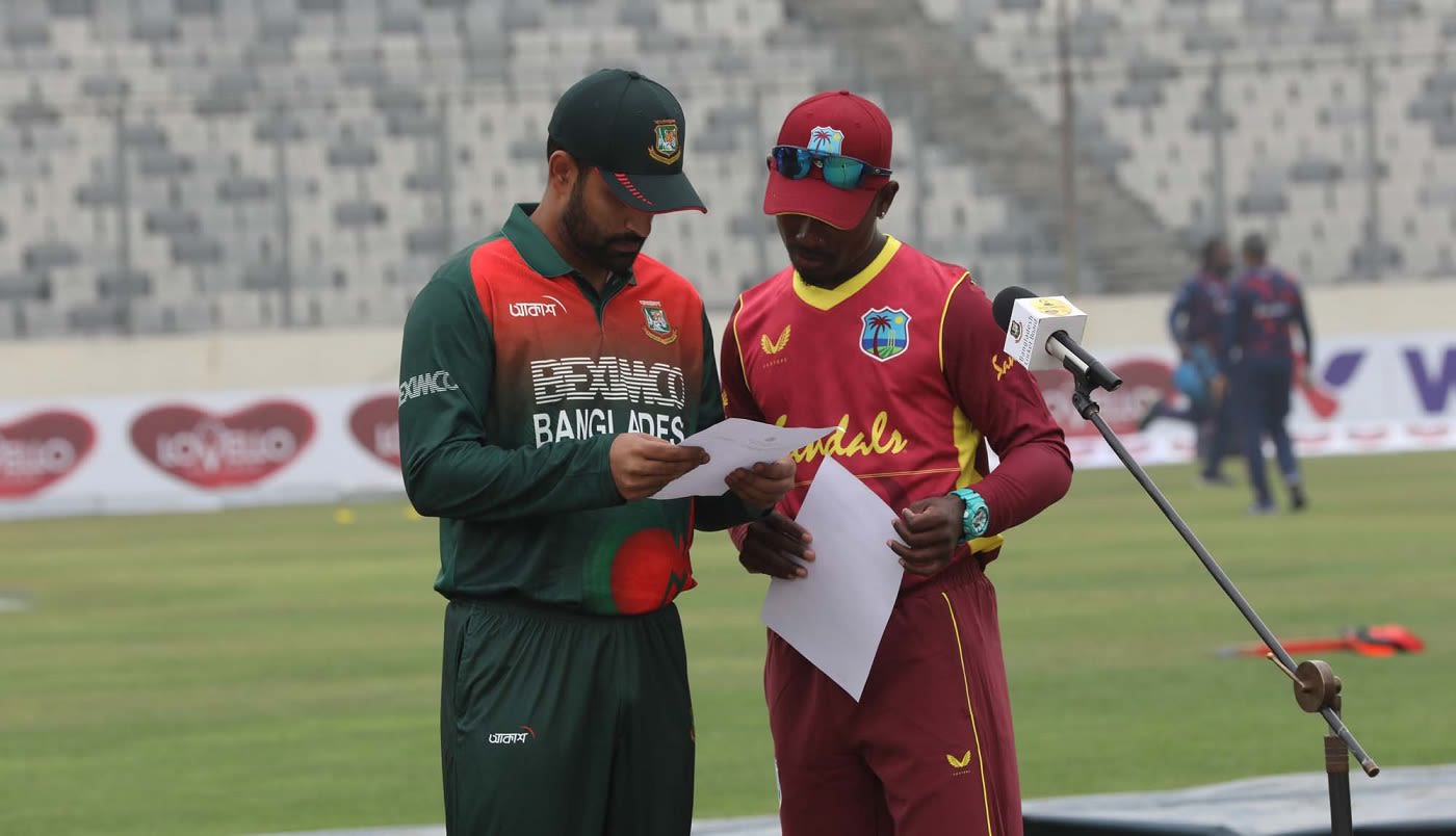 Tamim Iqbal and Jason Mohammed at the toss