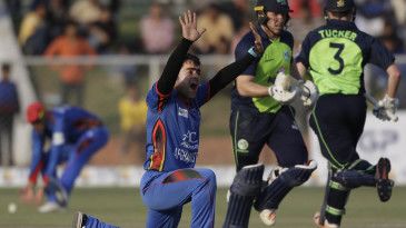 How often have two bowlers taken six wickets each in the same ODI or T20I?