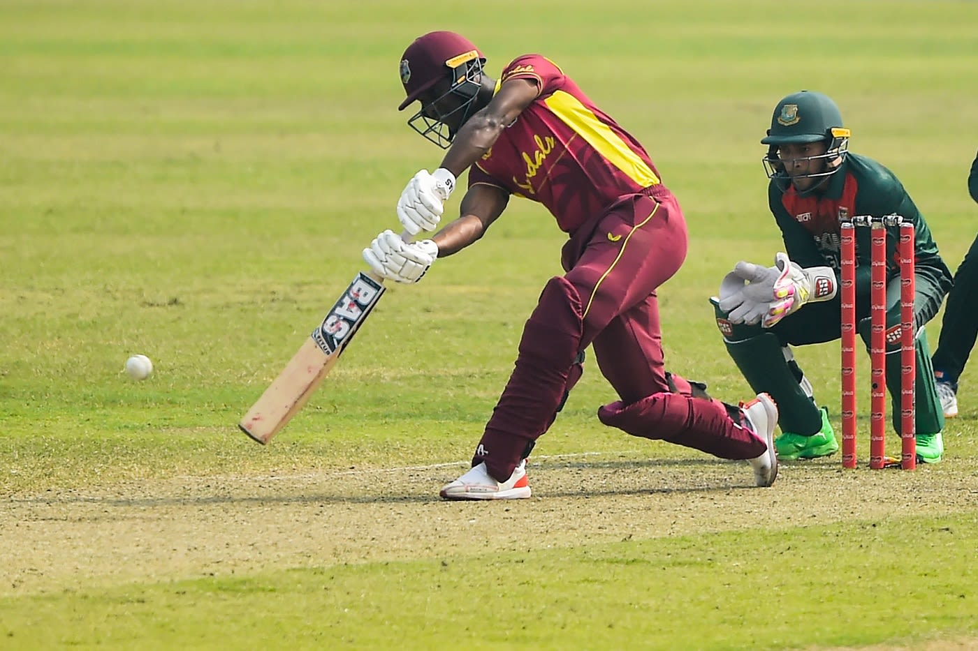 Jason Mohammed drives down the ground