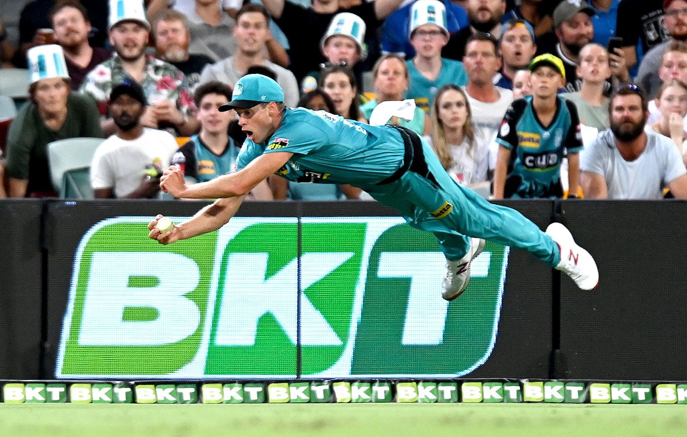 Ben Laughlin takes a spectacular catch