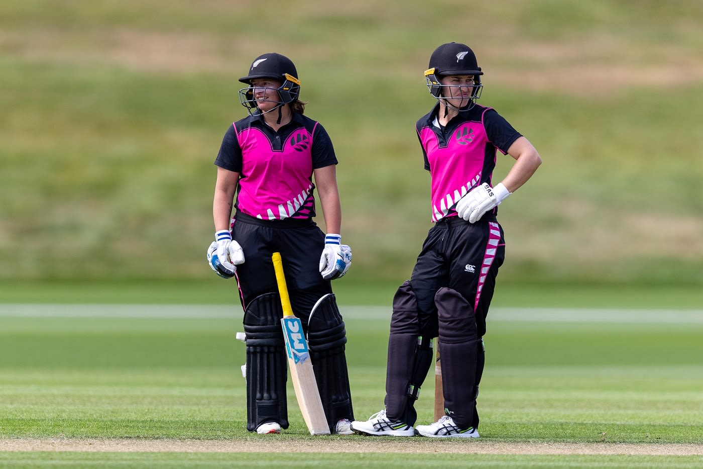 Hayley Jensen and Natalie Dodd take a break between overs