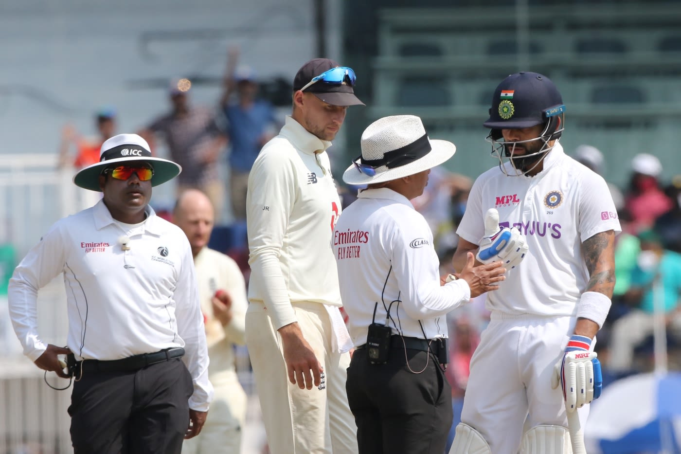 Umpire Virender Sharma has a chat with the captains as umpire Nitin Menon looks on
