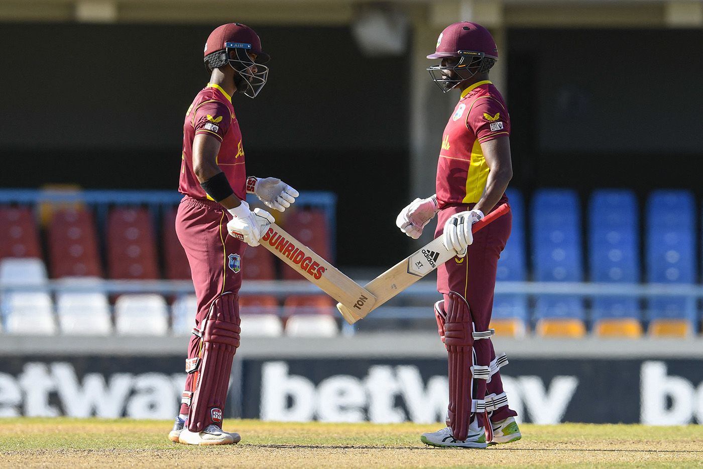 Shai Hope and Darren Bravo put on a century stand