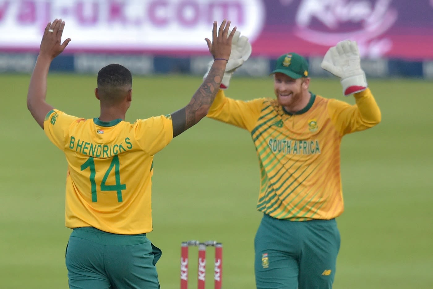 Beuran Hendricks and Heinrich Klaasen celebrate a wicket
