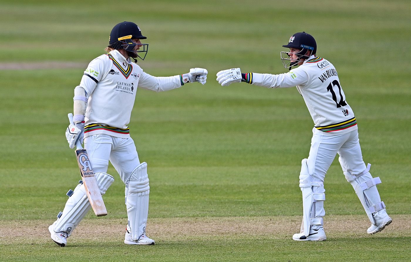 Chris Dent and Graeme van Buuren put on a match-winning stand
