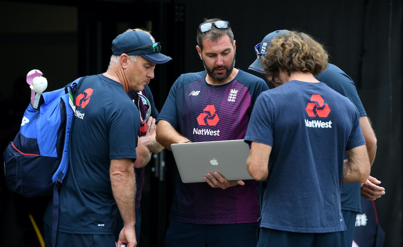 England team analyst Giles Lindsay (centre) speaks with head coach Chris Silverwood (left) and wicketkeeping coach Bruce French (right)