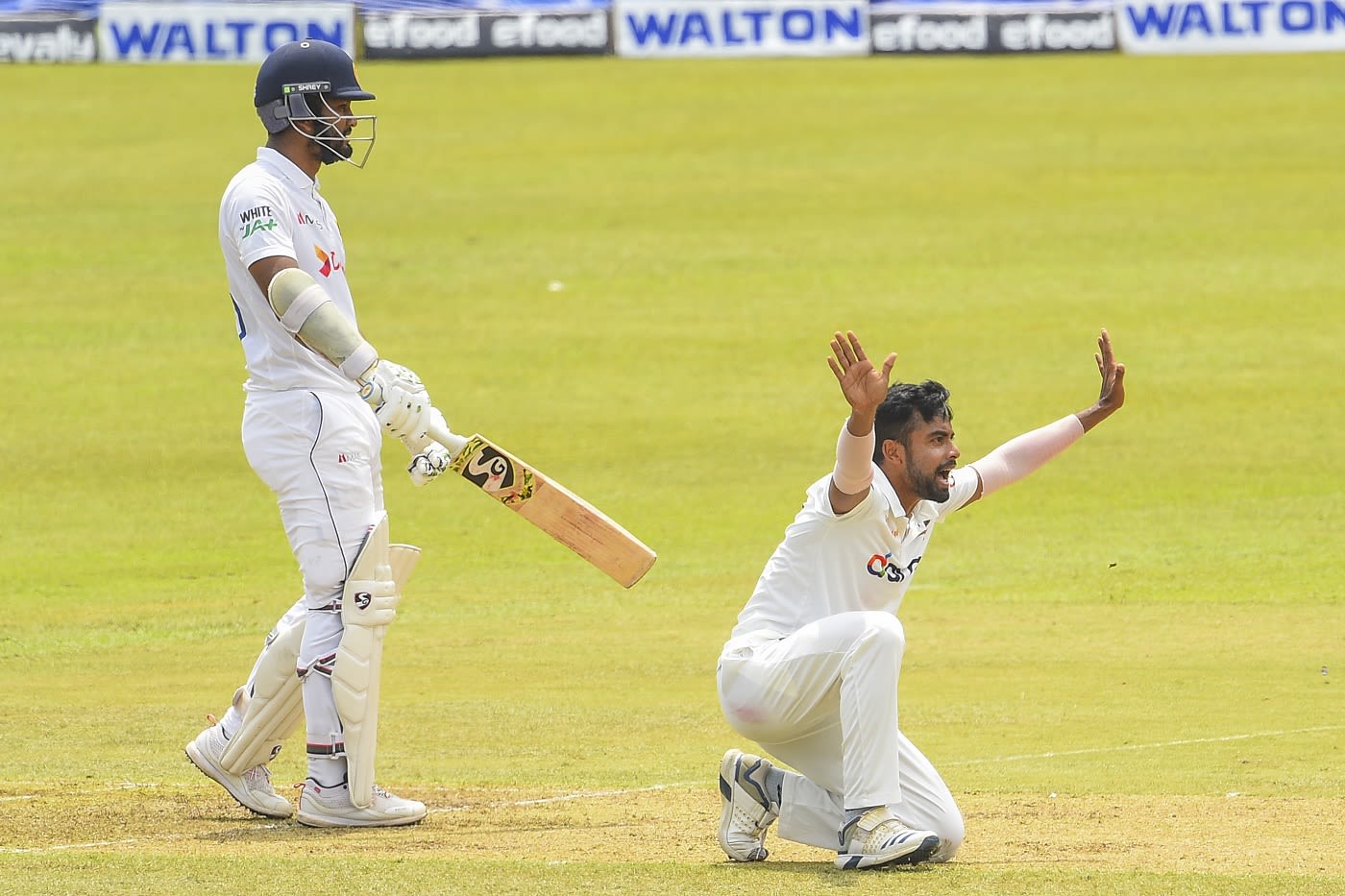 Abu Jayed appeals unsuccessfully for a wicket