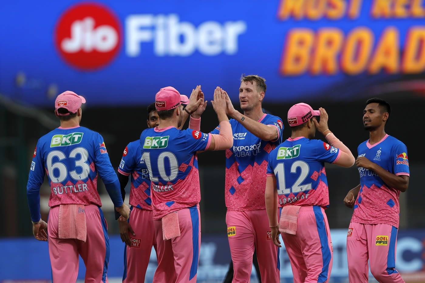 Chris Morris celebrates with team-mates the dismissal of Vijay Shankar