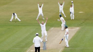 Chris Rushworth equals Durham wickets record as Worcestershire feel the squeeze