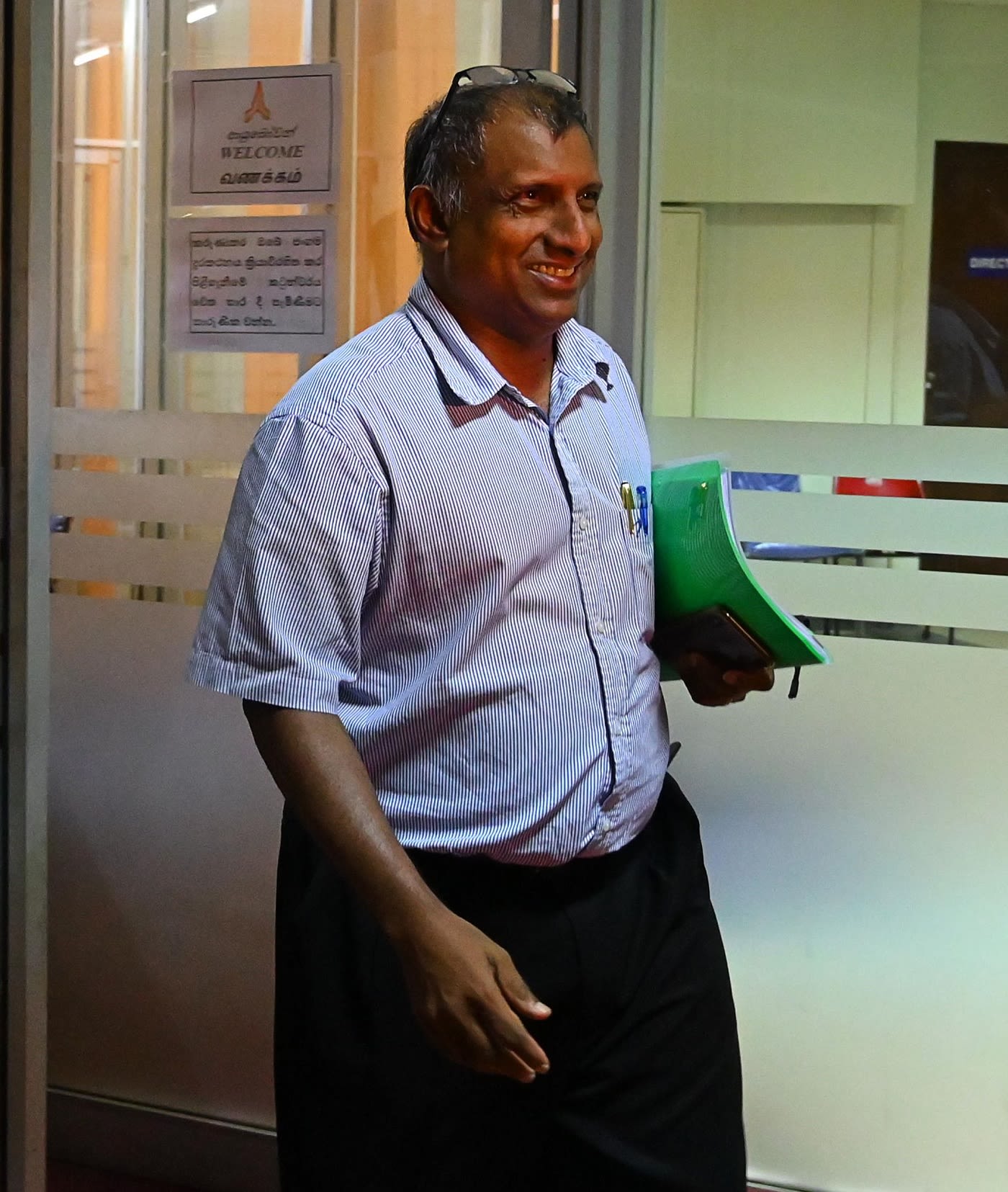 Aravinda de Silva leaves the Special Investigation Unit in Colombo after a meeting