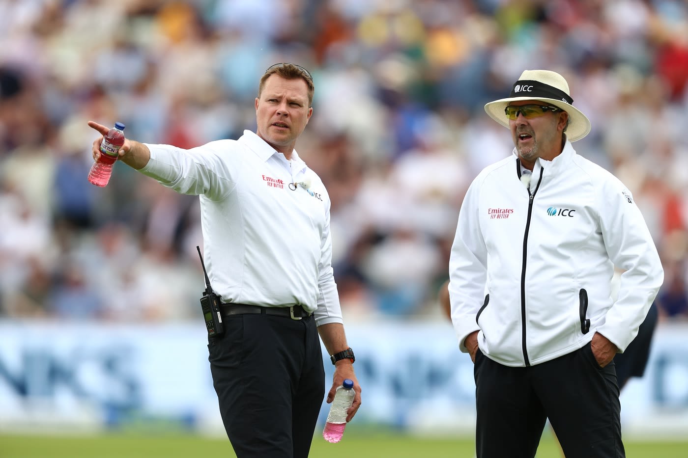 Umpires Richard Illingworth and Martin Saggers have a chat