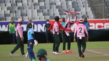 Shakib Al Hasan lashes out at stumps in anger, twice in one DPL game