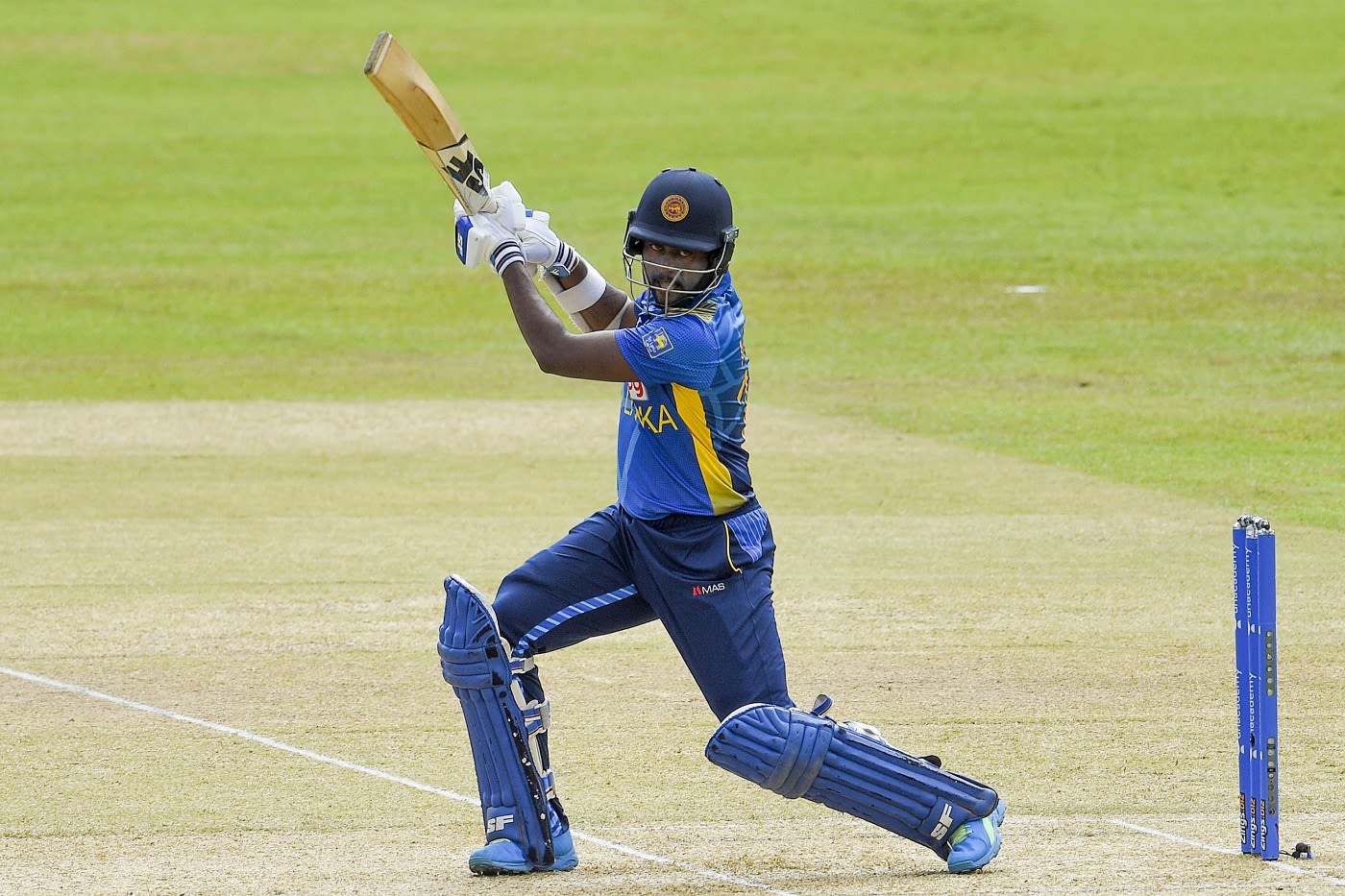 Minod Bhanuka plays towards point
