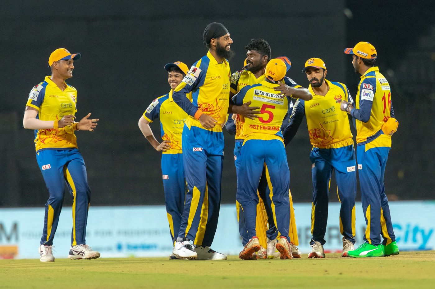 Gurjapneet Singh and R Vivek started well for Dindigul Dragons