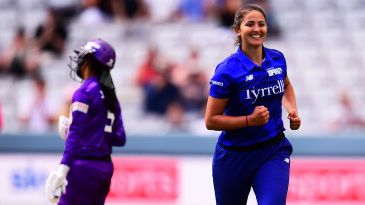 Sophie Munro five-wicket haul keeps Sunrisers on track
