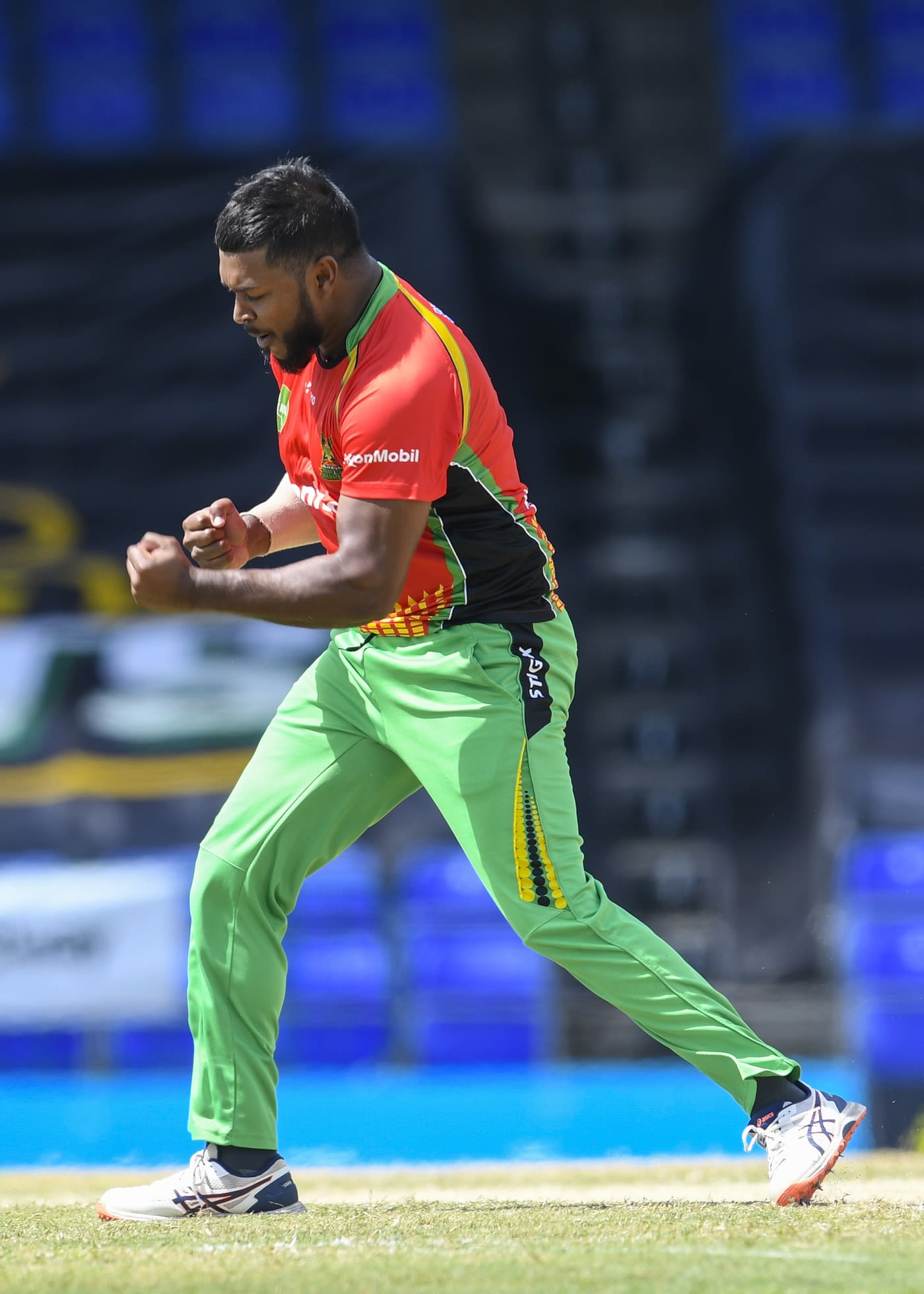 Chandrapaul Hemraj got the early wicket