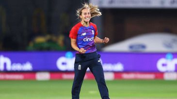 Tash Farrant retires at 29 due to recurrent back problem
