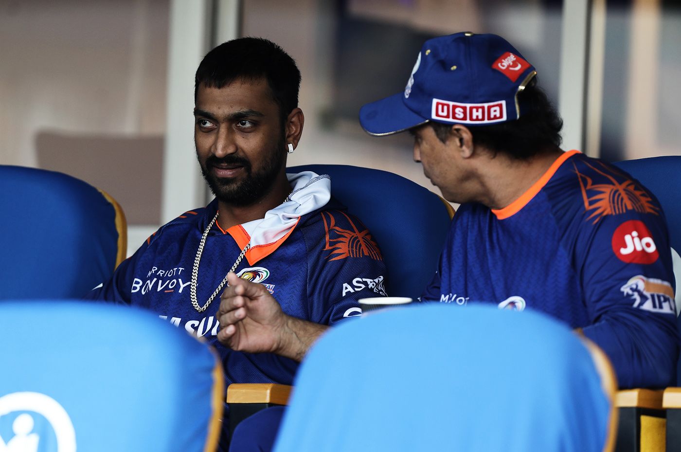 Krunal Pandya and Robin Singh have a chat
