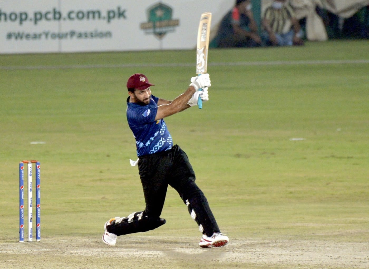 Sohaib Maqsood frees his arms