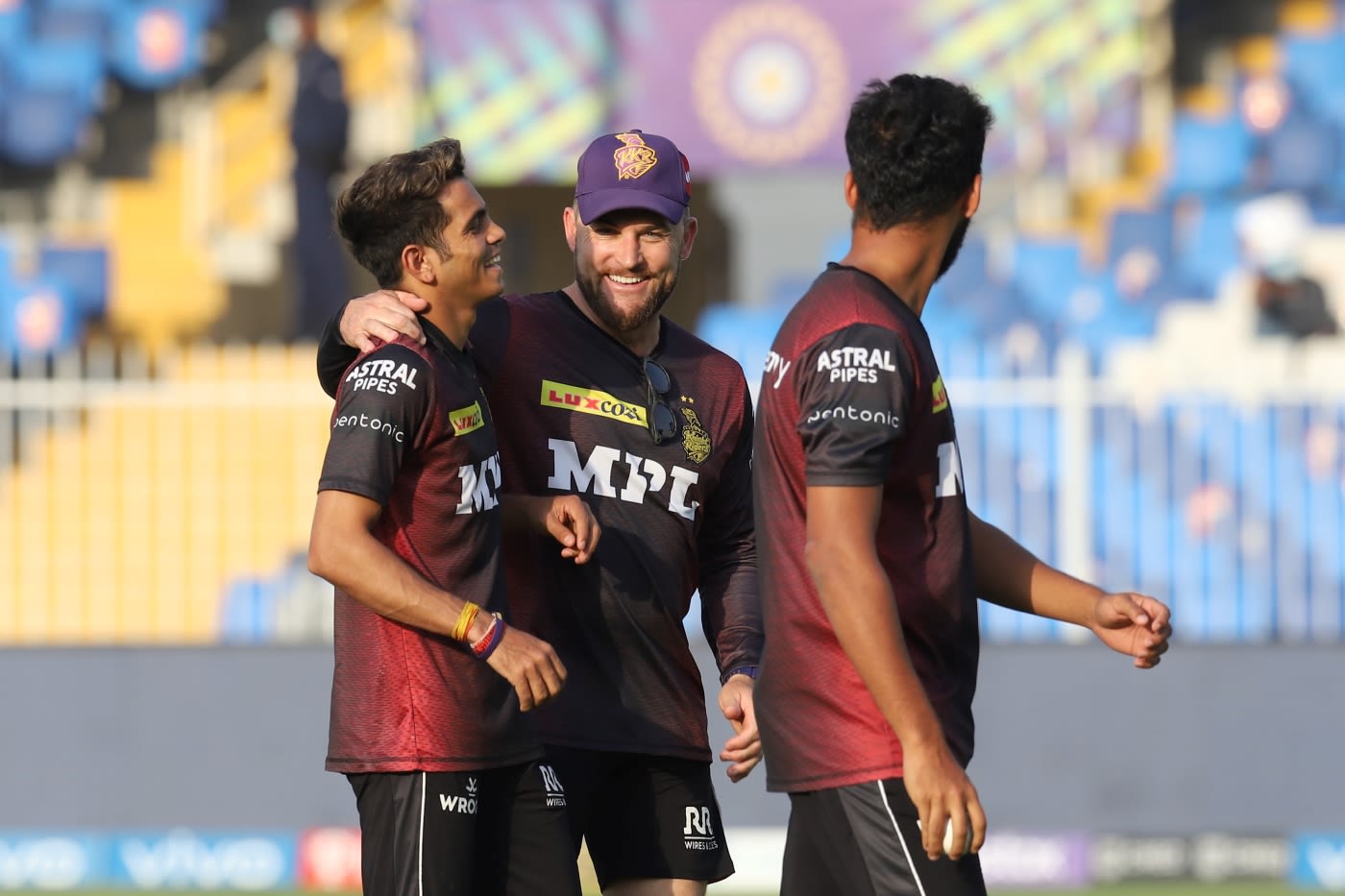 Brendon McCullum has a laugh with Kamlesh Nagarkoti ahead of the IPL 2021 eliminator